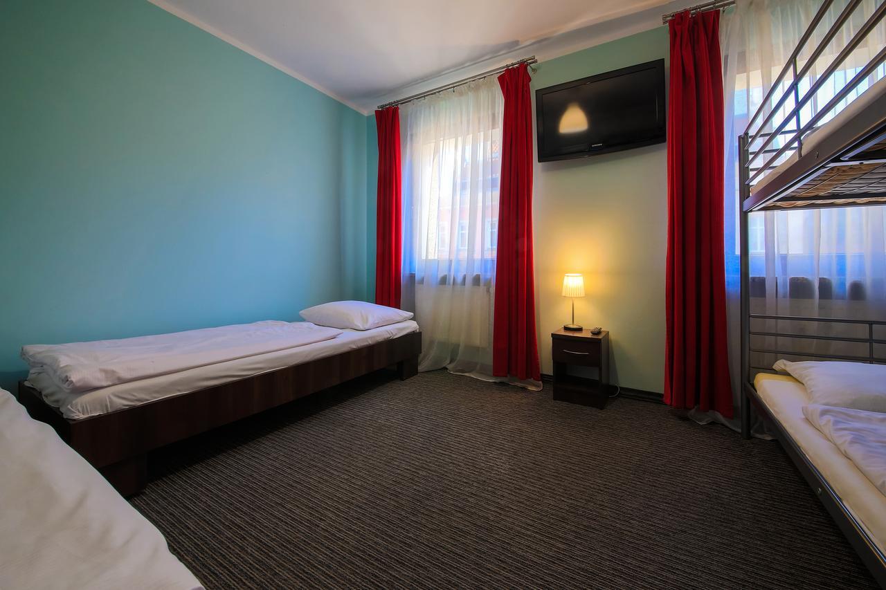 Glow Hostel Breslavia Esterno foto