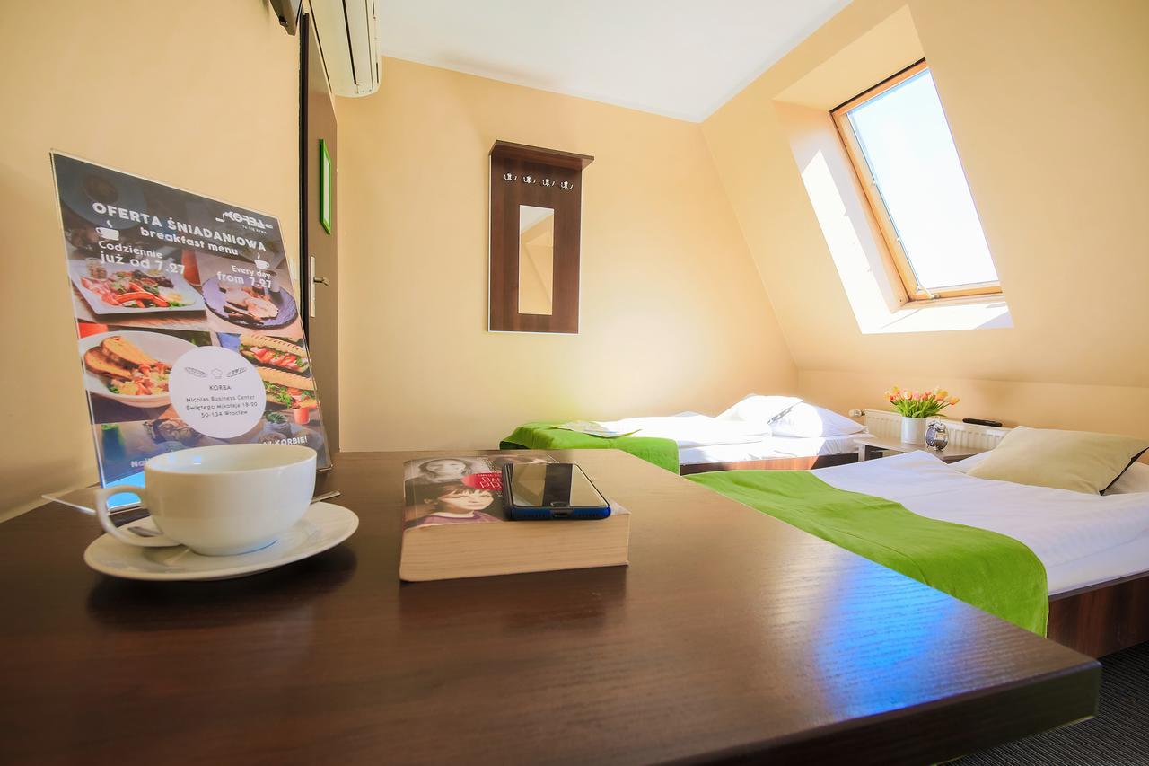 Glow Hostel Breslavia Esterno foto