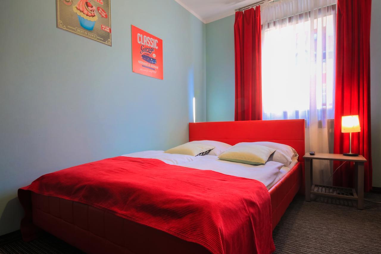 Glow Hostel Breslavia Esterno foto