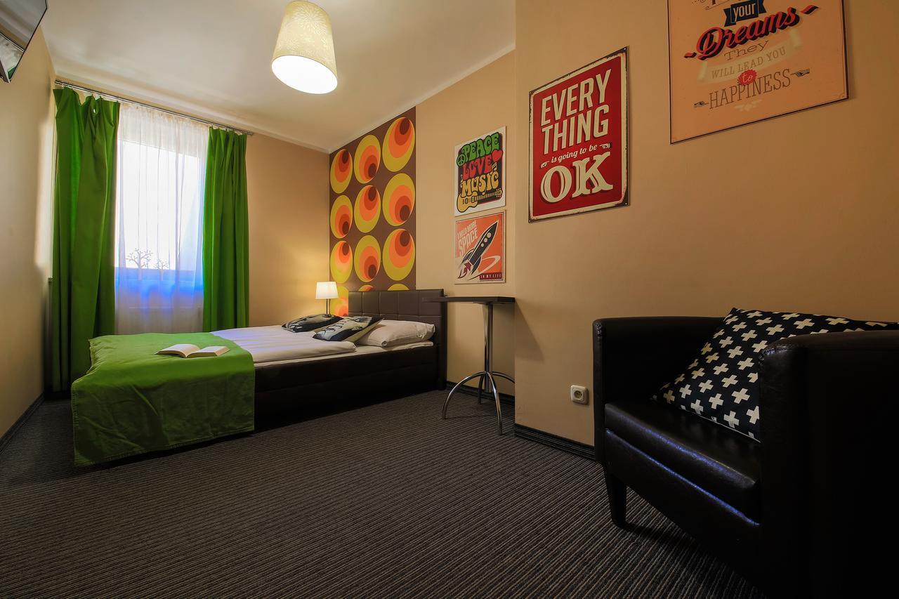 Glow Hostel Breslavia Esterno foto