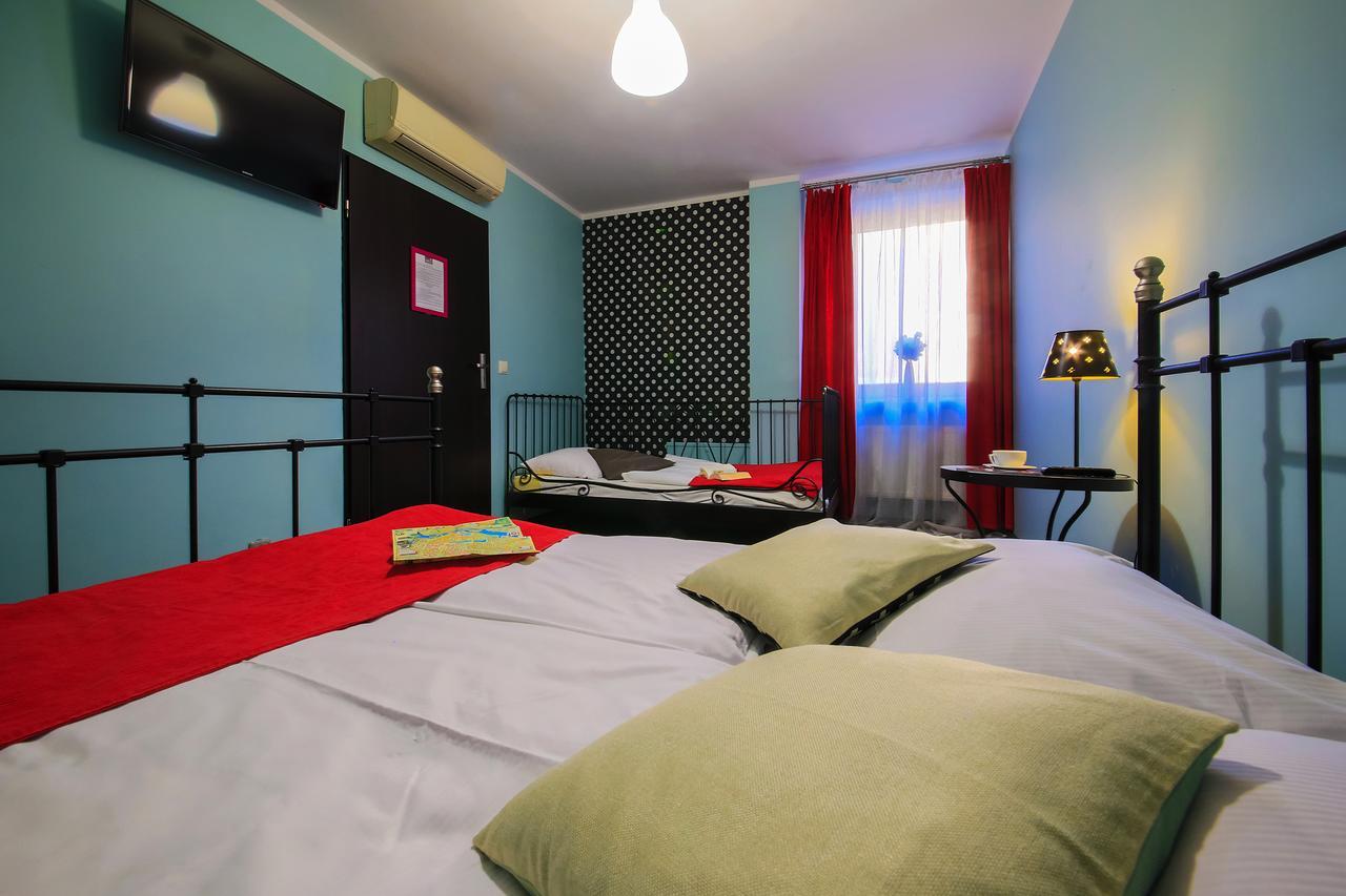 Glow Hostel Breslavia Esterno foto