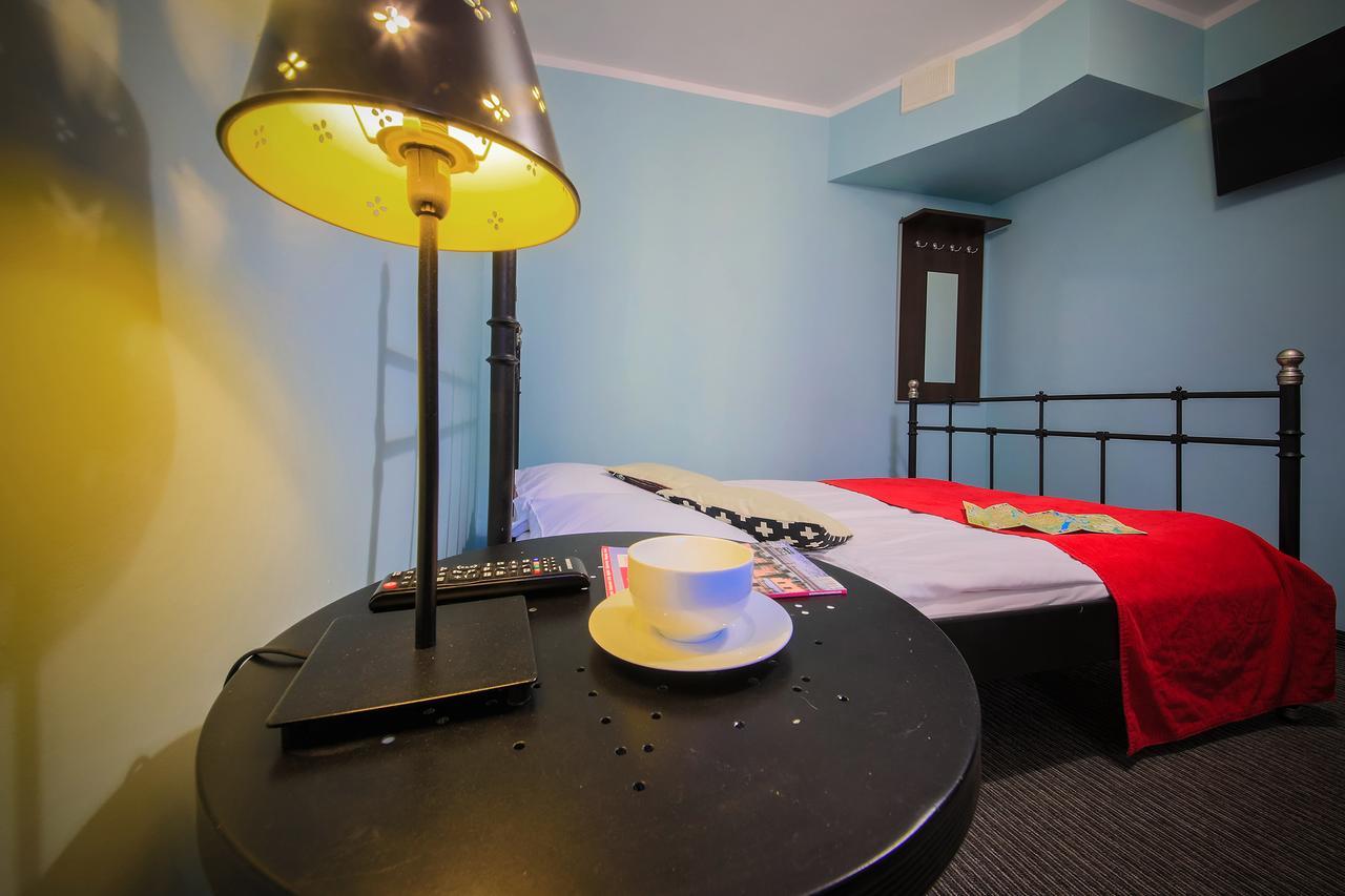 Glow Hostel Breslavia Esterno foto