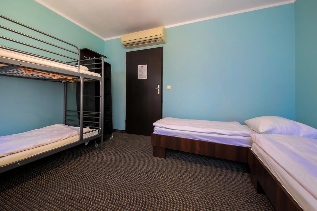 Glow Hostel Breslavia Esterno foto