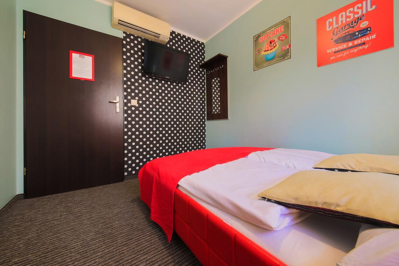 Glow Hostel Breslavia Esterno foto