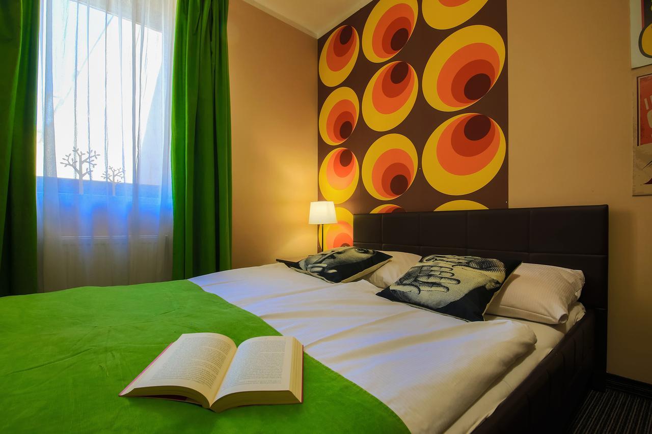 Glow Hostel Breslavia Esterno foto