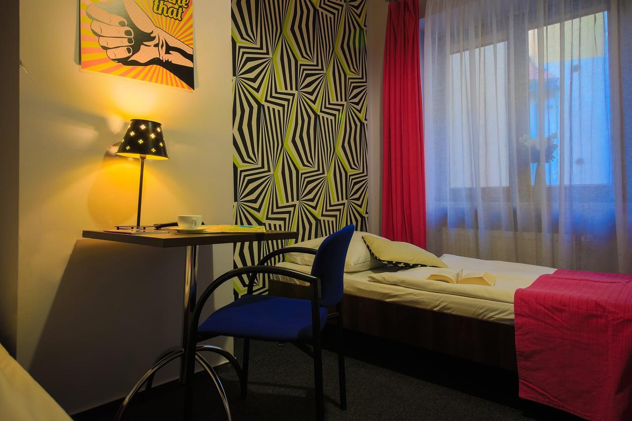 Glow Hostel Breslavia Esterno foto