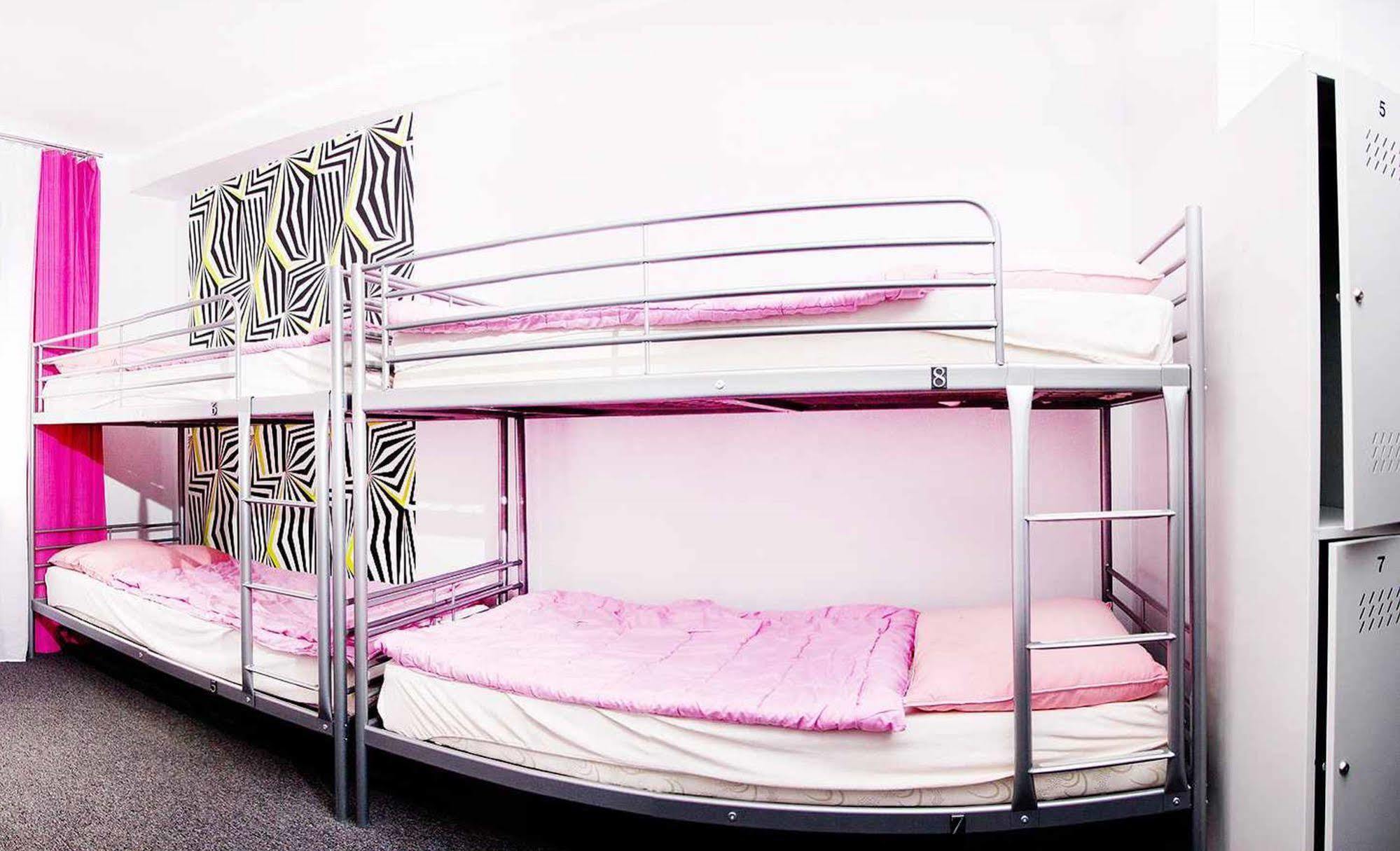 Glow Hostel Breslavia Esterno foto