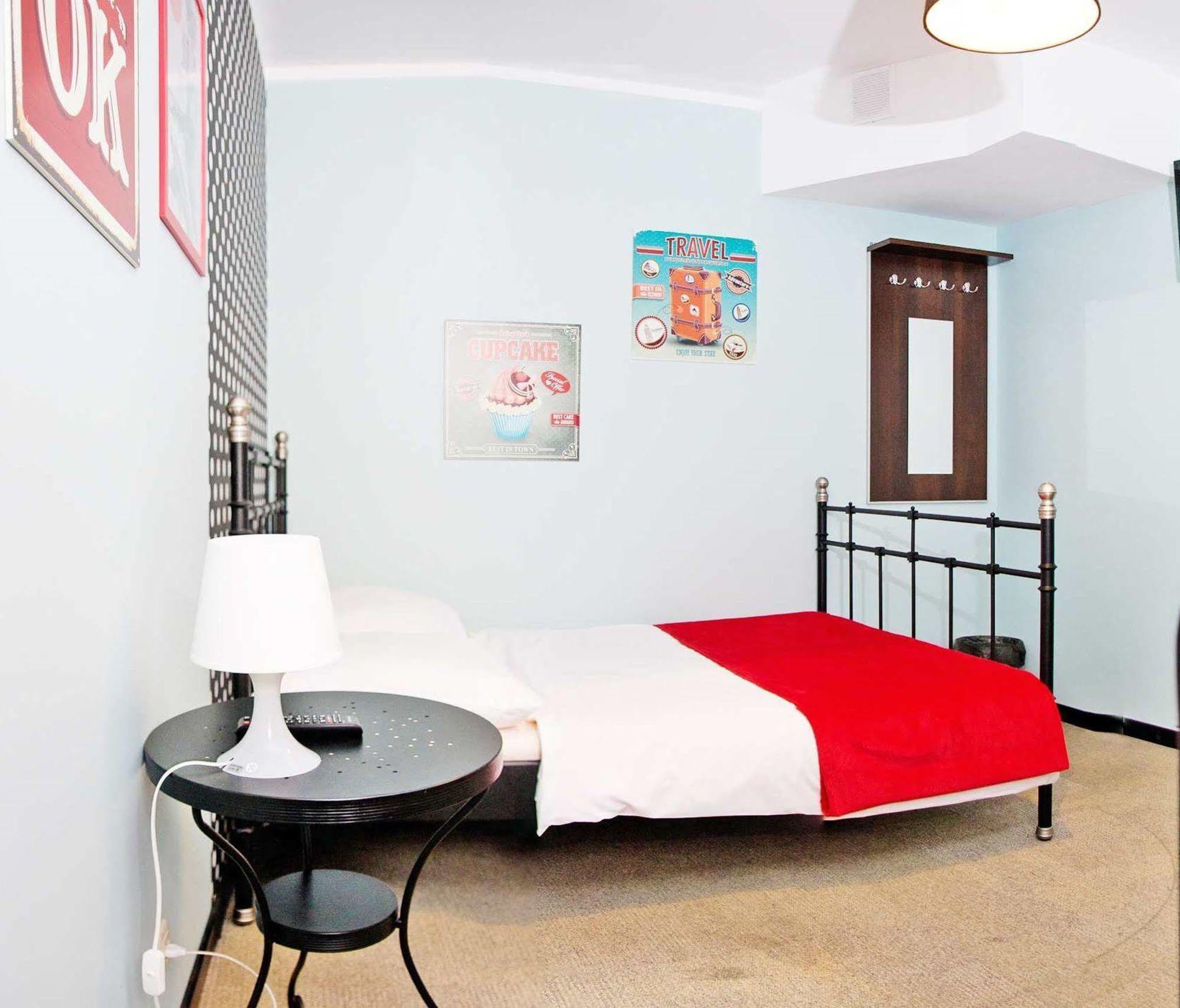 Glow Hostel Breslavia Esterno foto