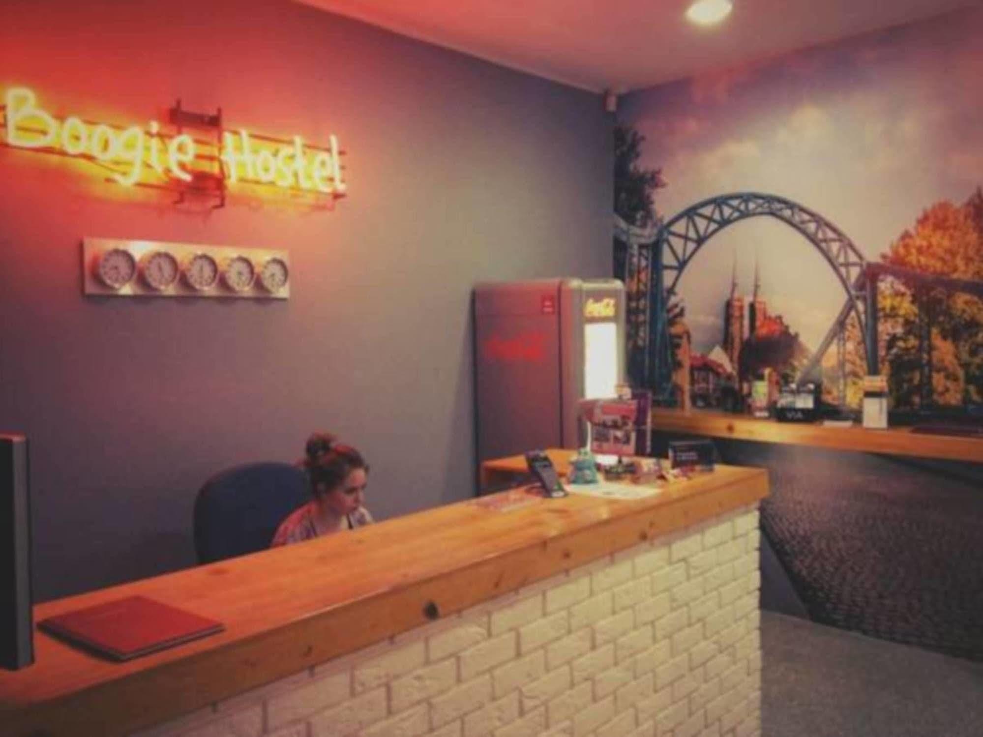 Glow Hostel Breslavia Esterno foto