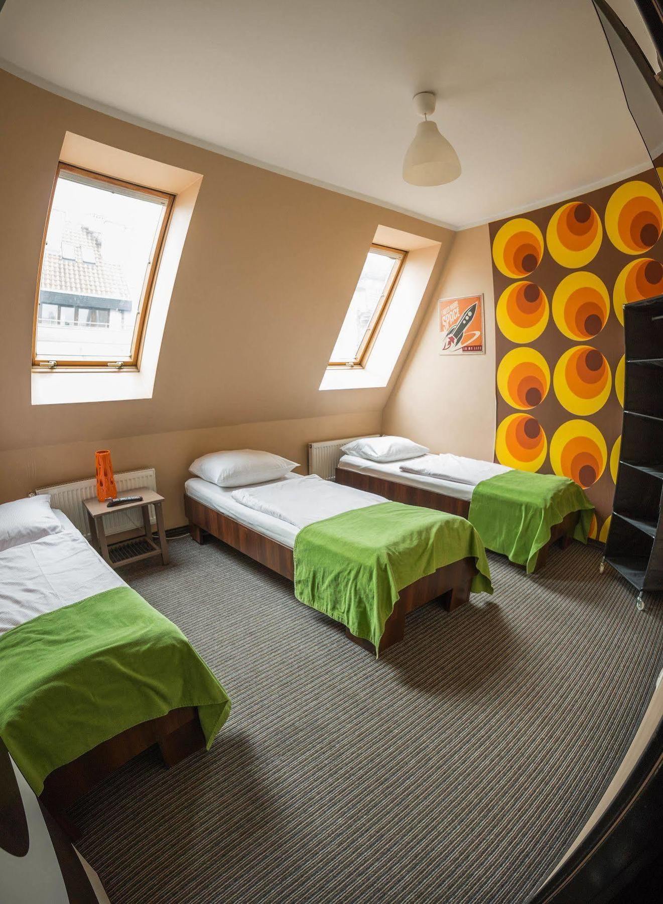Glow Hostel Breslavia Esterno foto