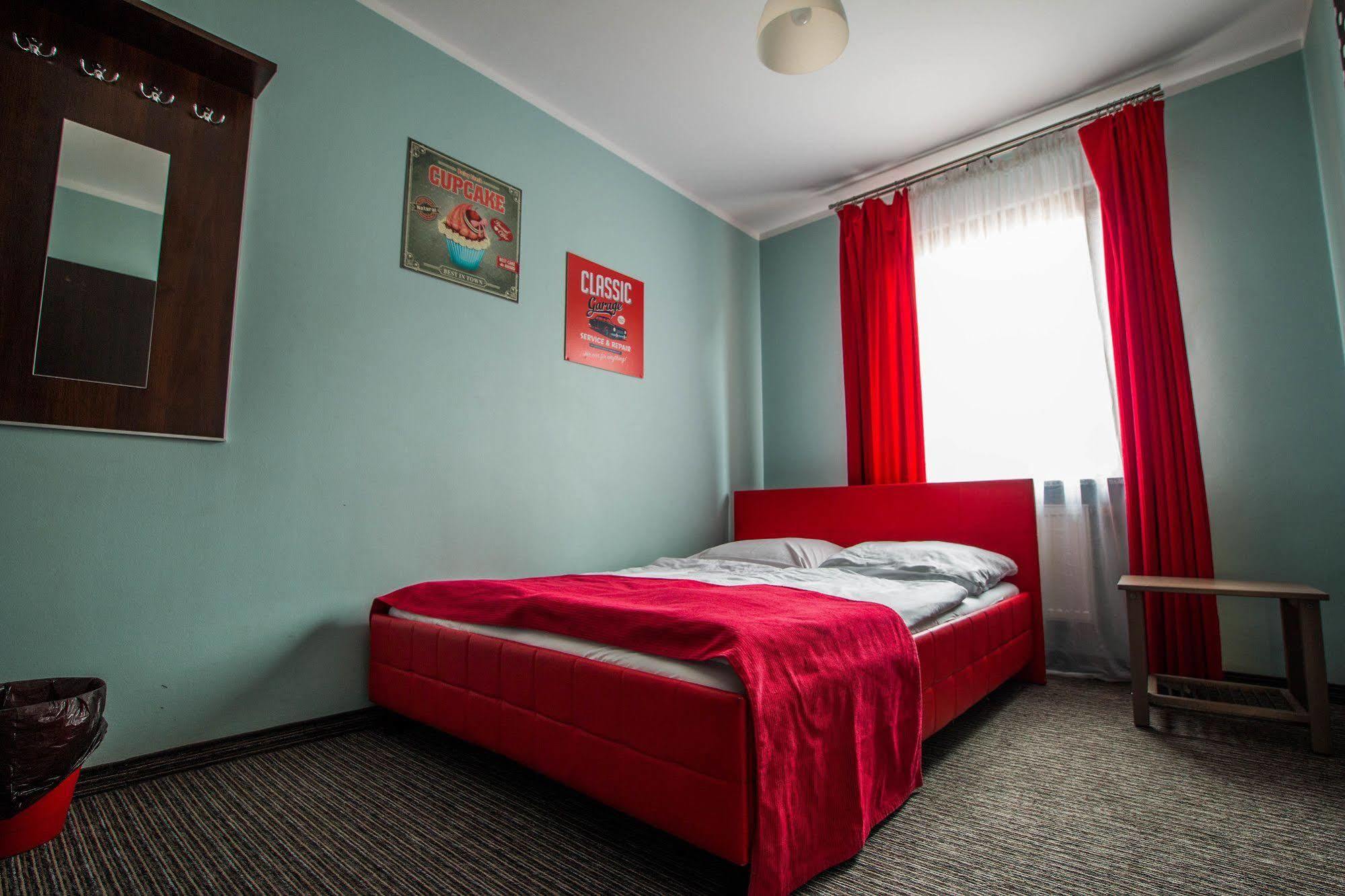 Glow Hostel Breslavia Esterno foto